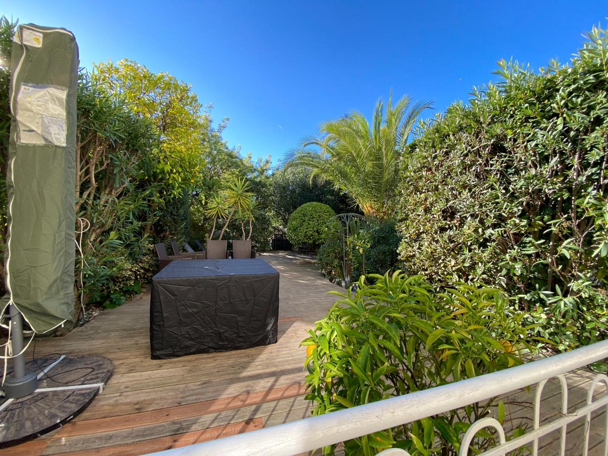 Only 60M To The Beach, 2 Bedroom Cozy Apartment, 80M2 Big Garden, Very Central Cannes Exteriér fotografie