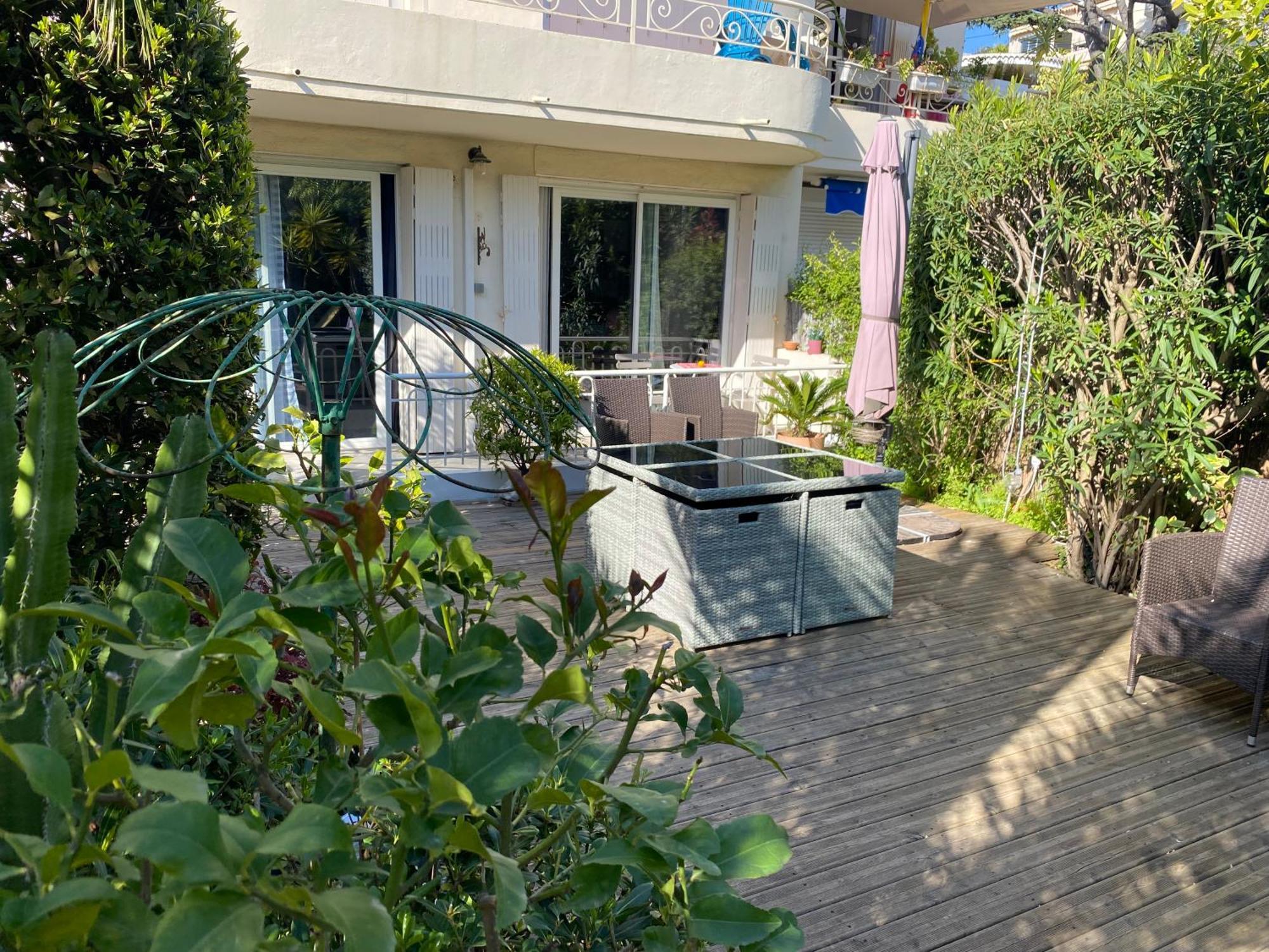 Only 60M To The Beach, 2 Bedroom Cozy Apartment, 80M2 Big Garden, Very Central Cannes Pokoj fotografie